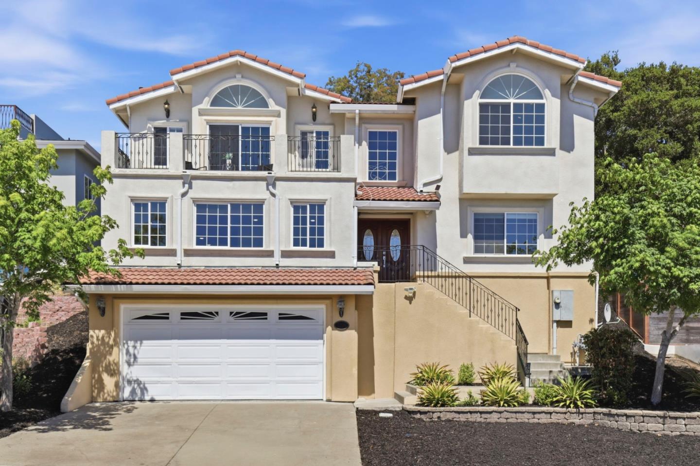 2390 Rainbow Court