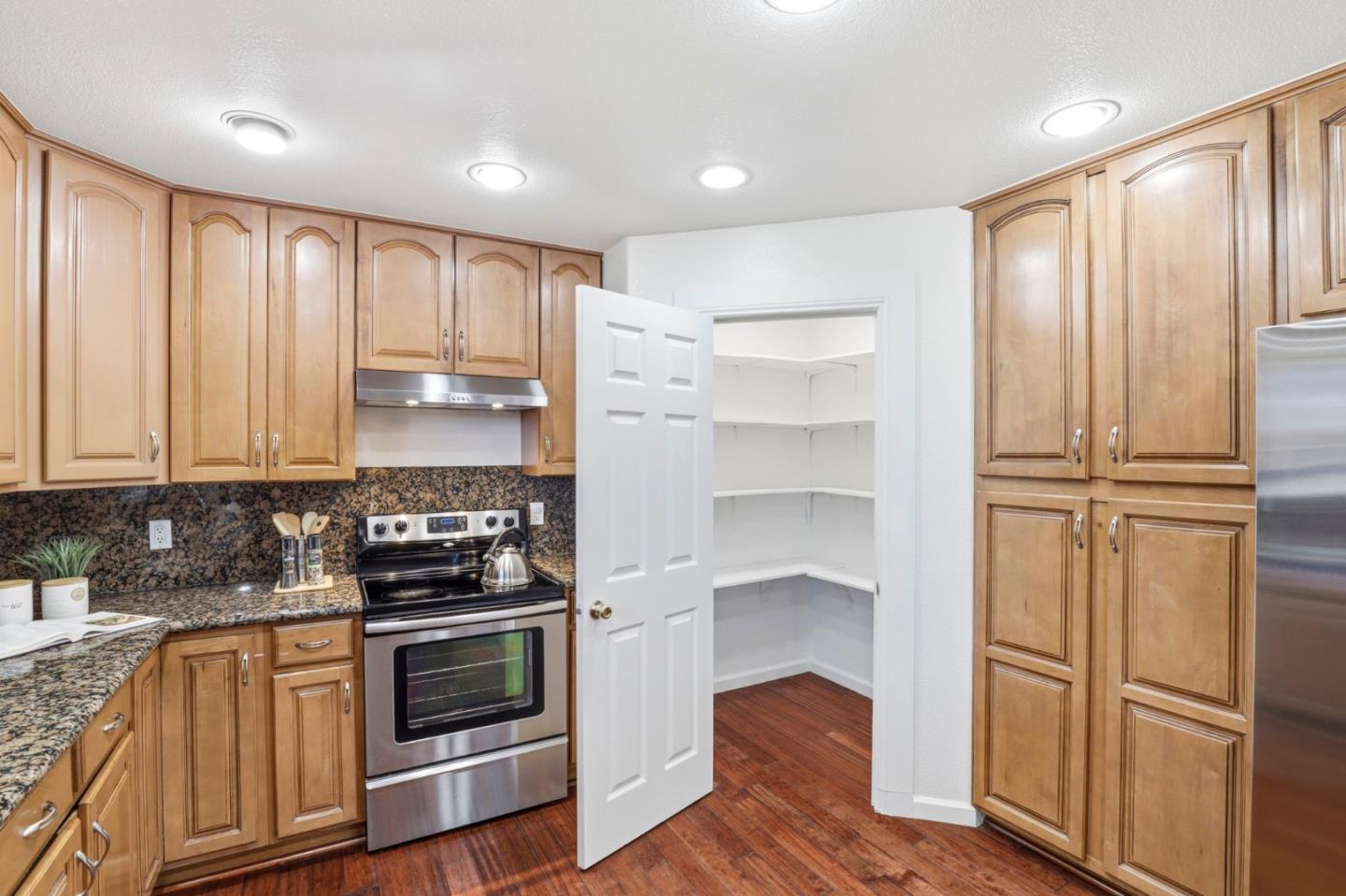 2390 Rainbow Court