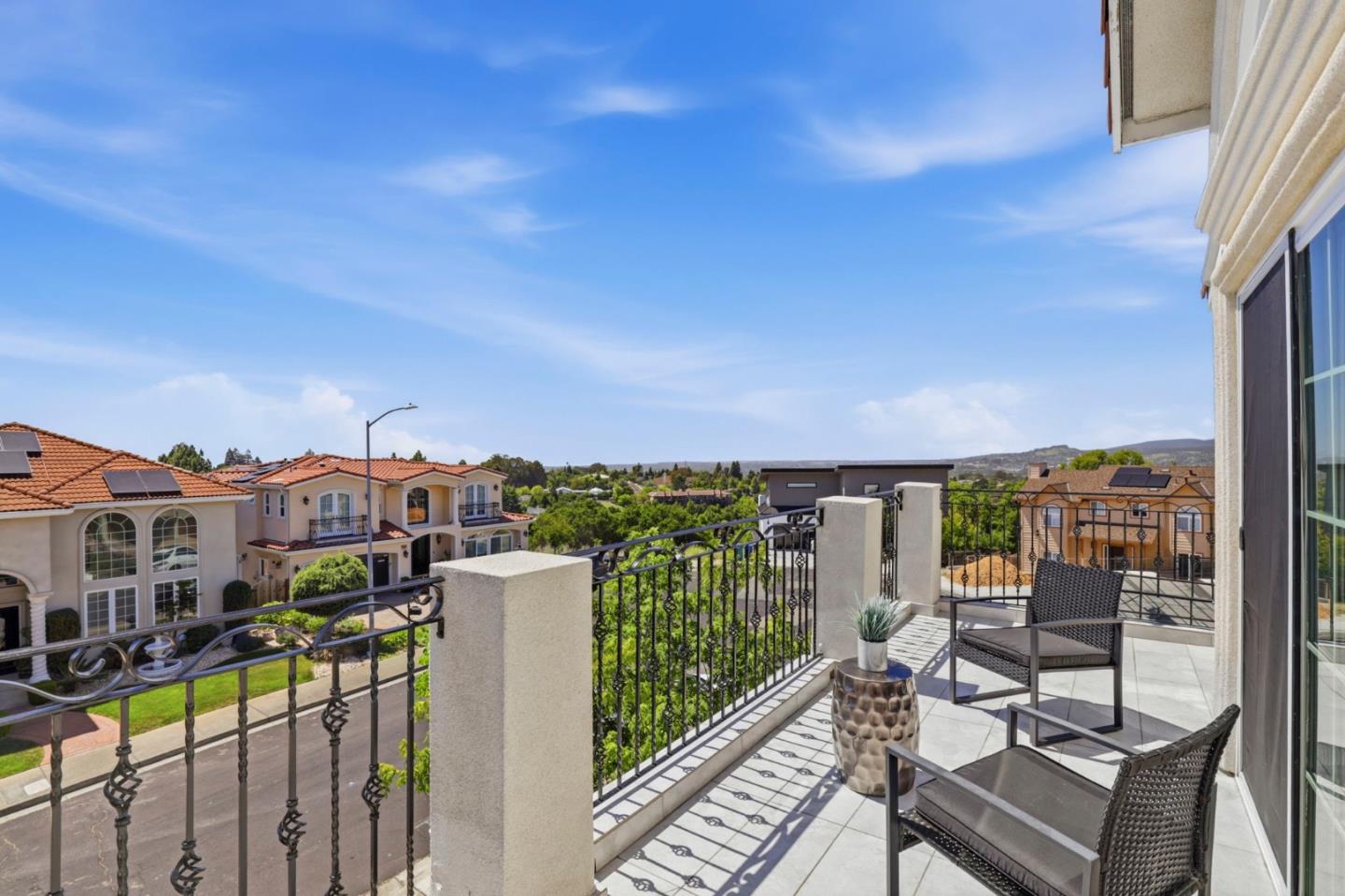 2390 Rainbow Court