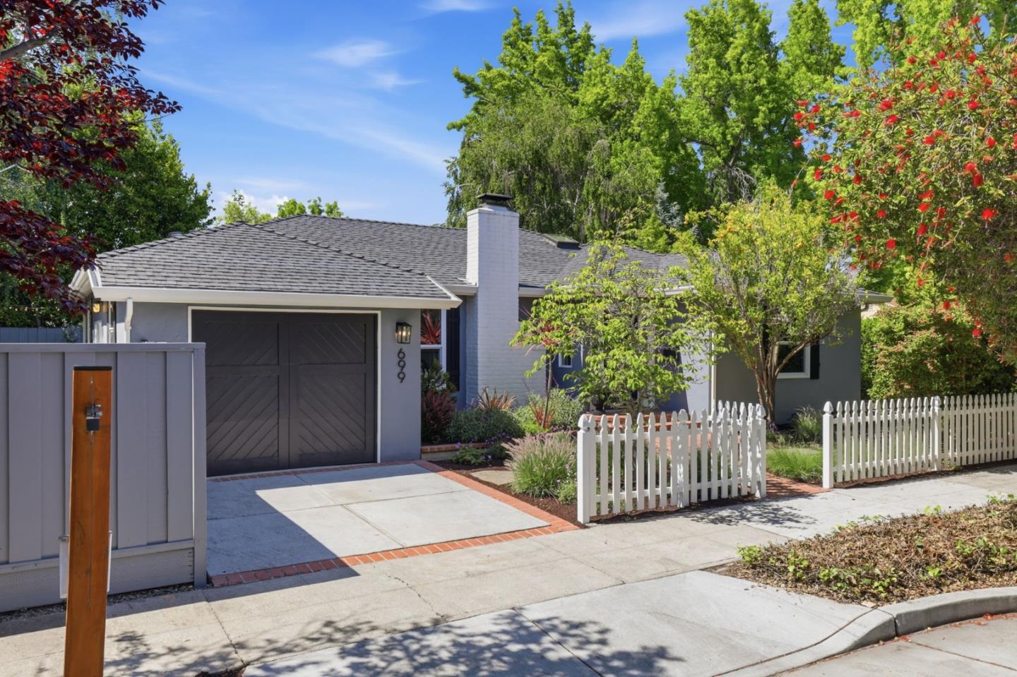699 Oregon AVE