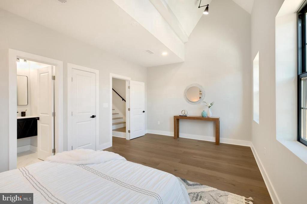 21 16TH STREET SE