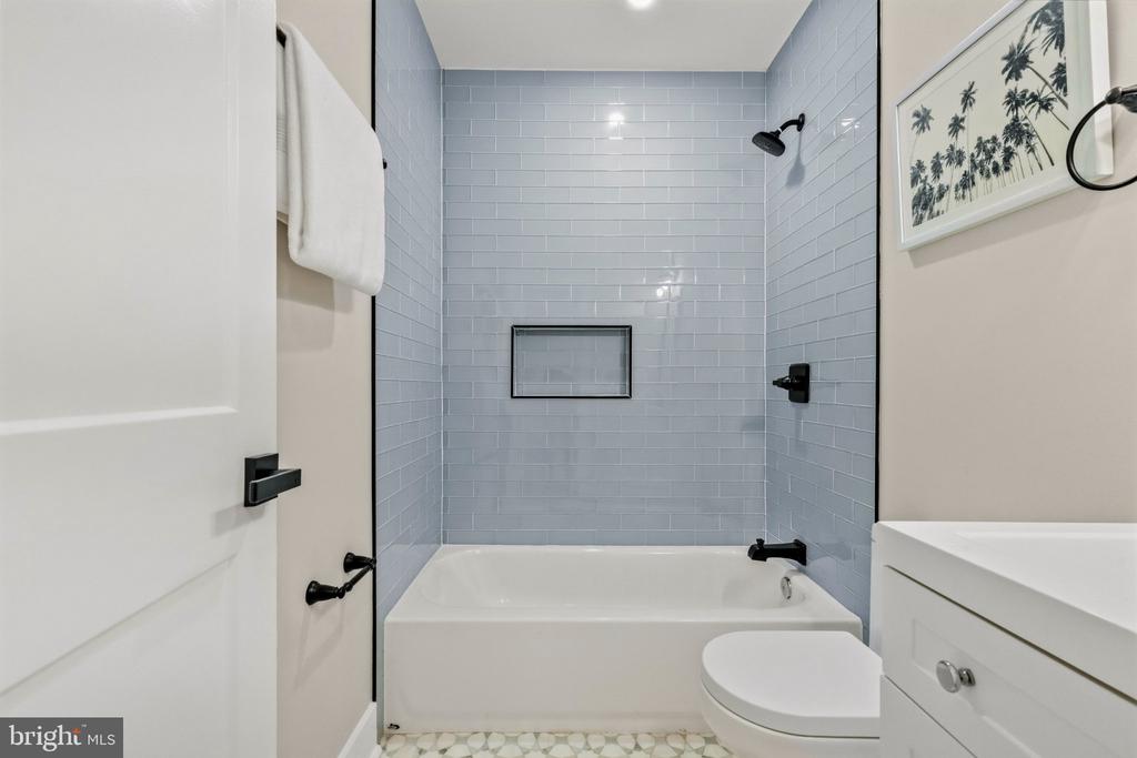 1013 17TH PLACE NE Unit: 8