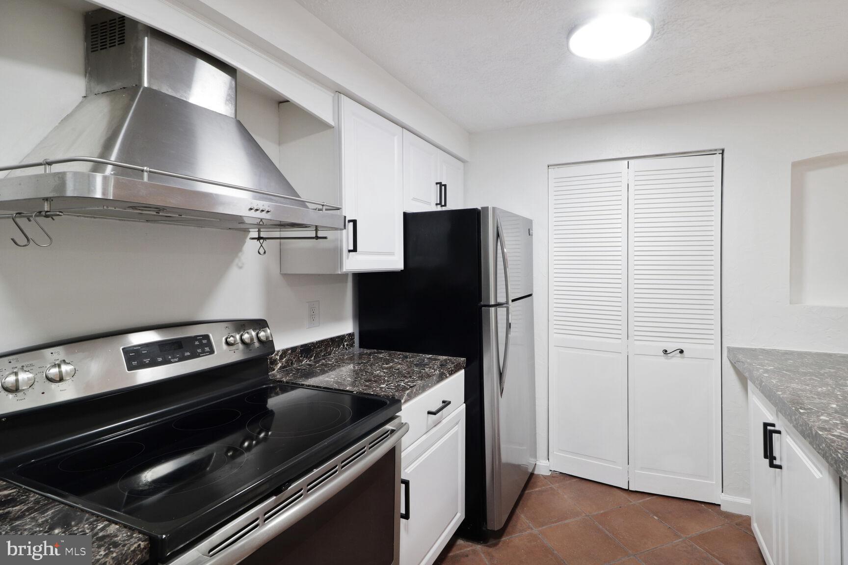 3500 WEDGEWOOD COURT J J