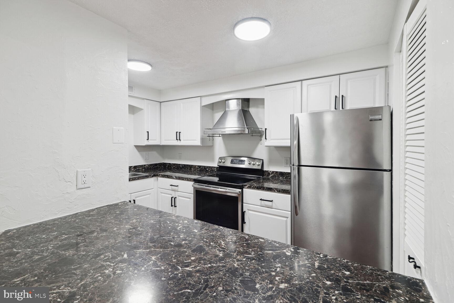 3500 WEDGEWOOD COURT J J
