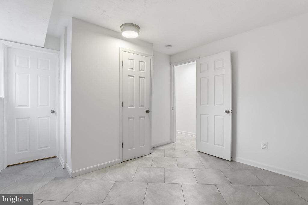 1816 ROCKY GLEN DRIVE