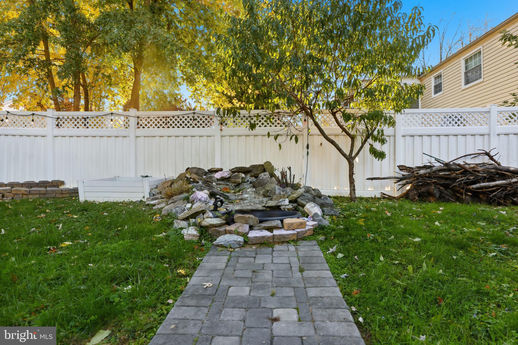 1816 ROCKY GLEN DRIVE
