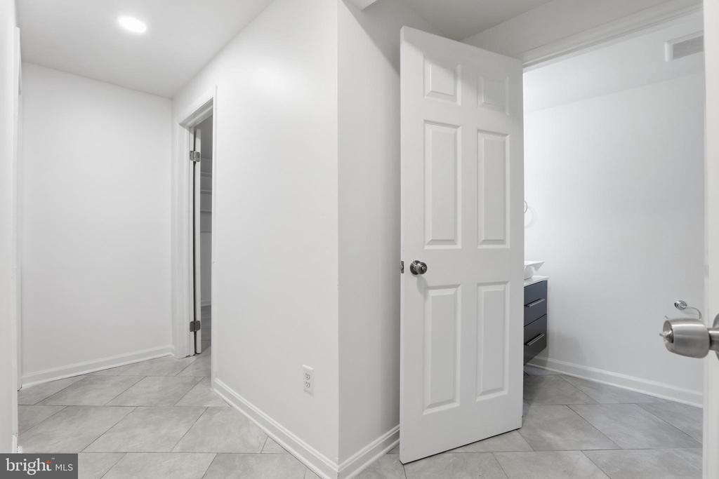 1816 ROCKY GLEN DRIVE