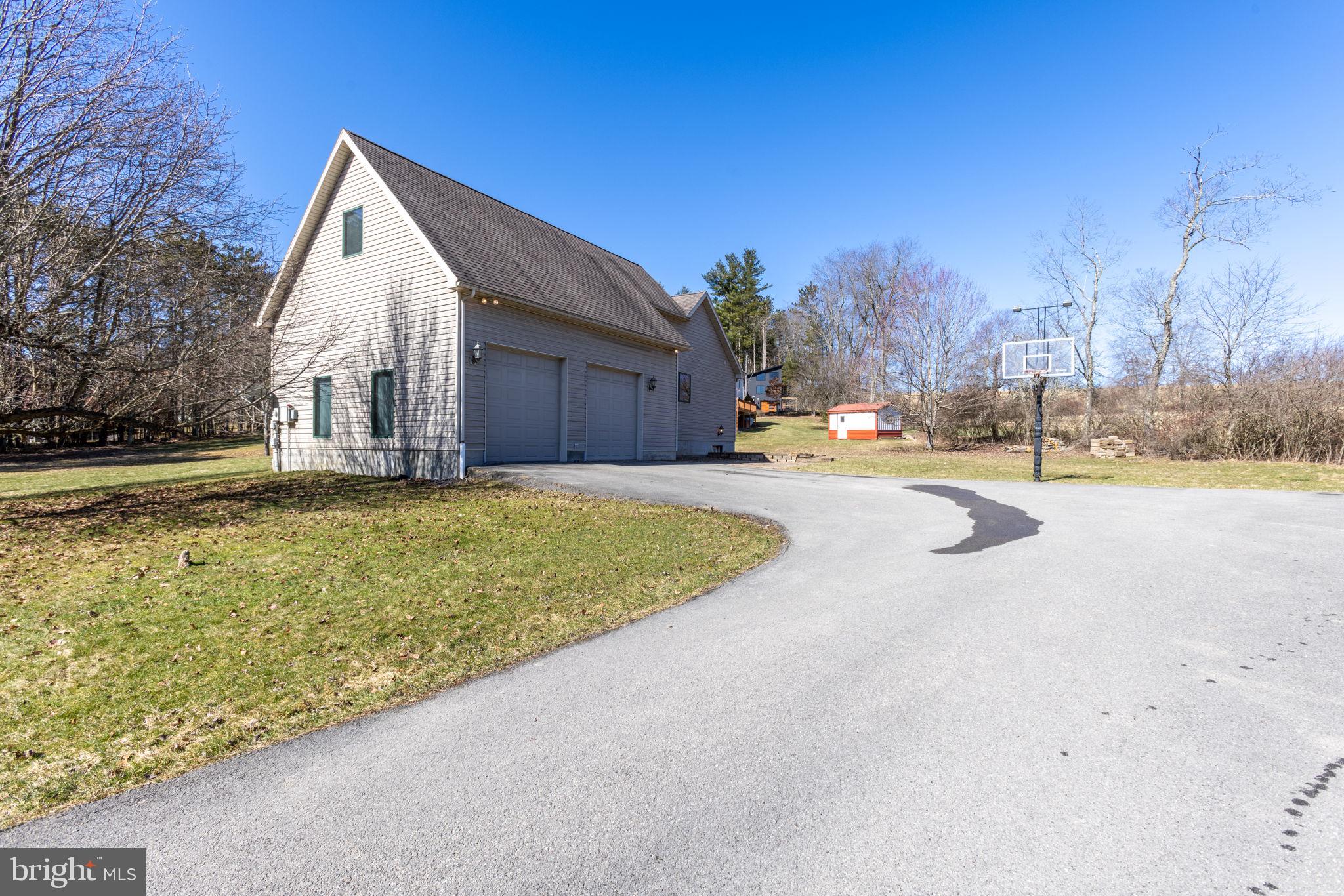 1012 HEMLOCK CIRCLE