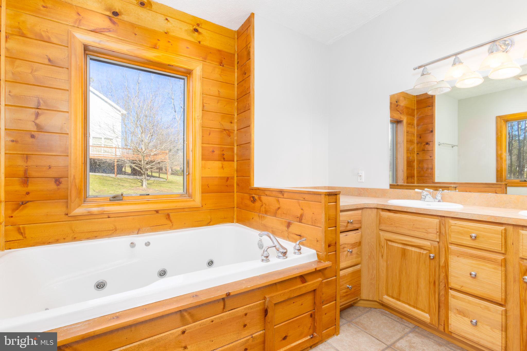 1012 HEMLOCK CIRCLE
