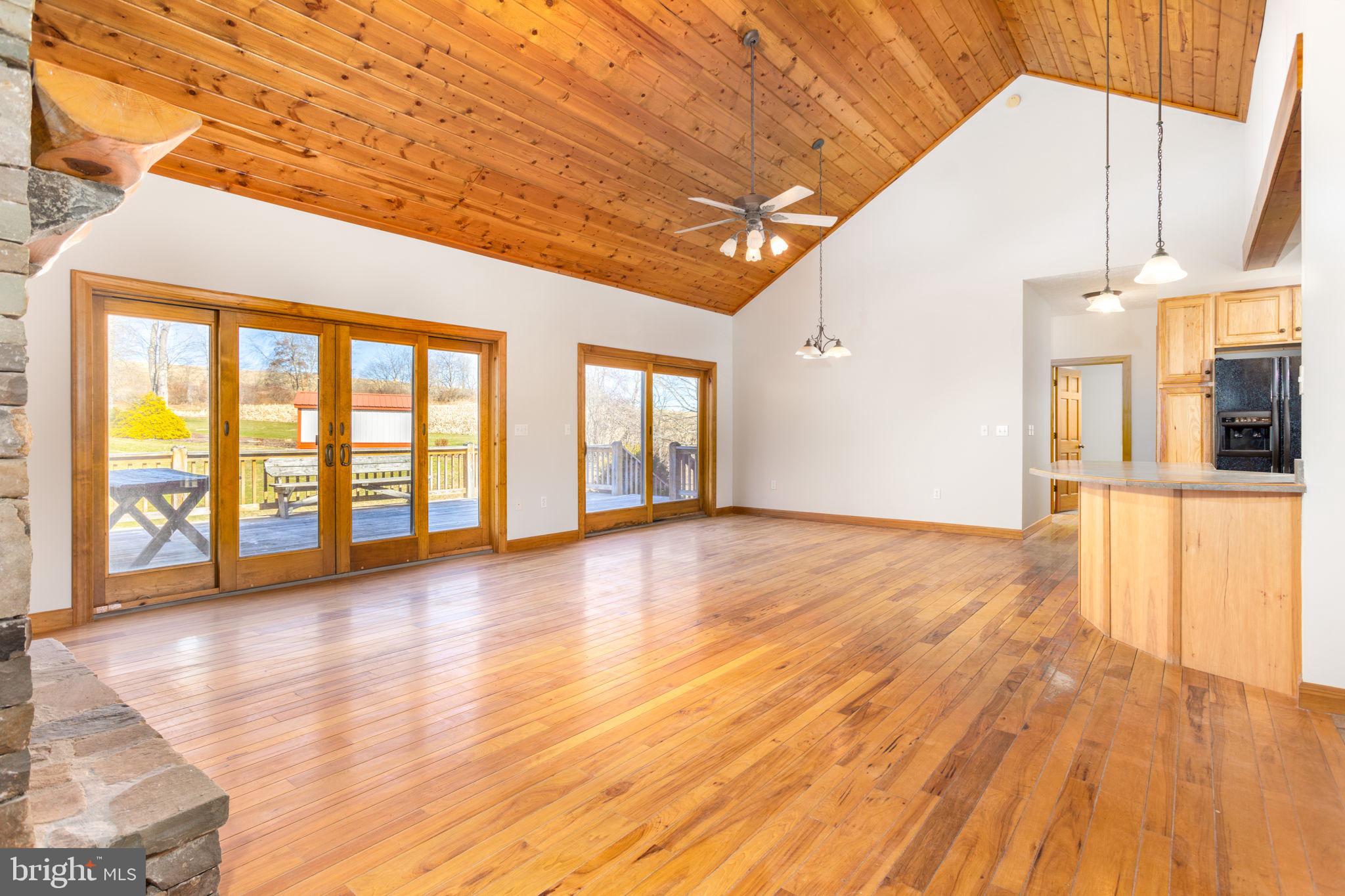 1012 HEMLOCK CIRCLE
