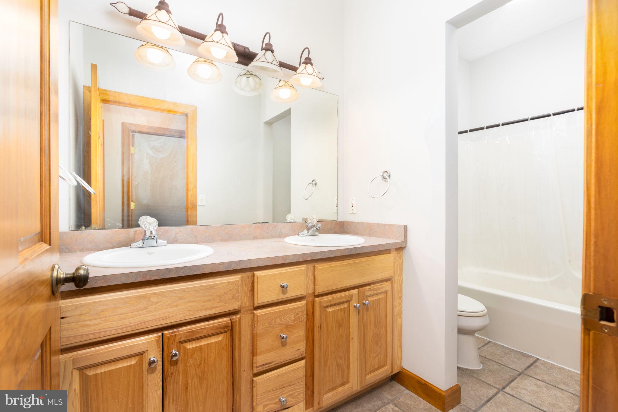 1012 HEMLOCK CIRCLE