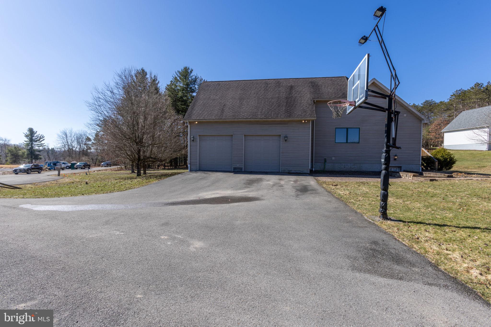 1012 HEMLOCK CIRCLE