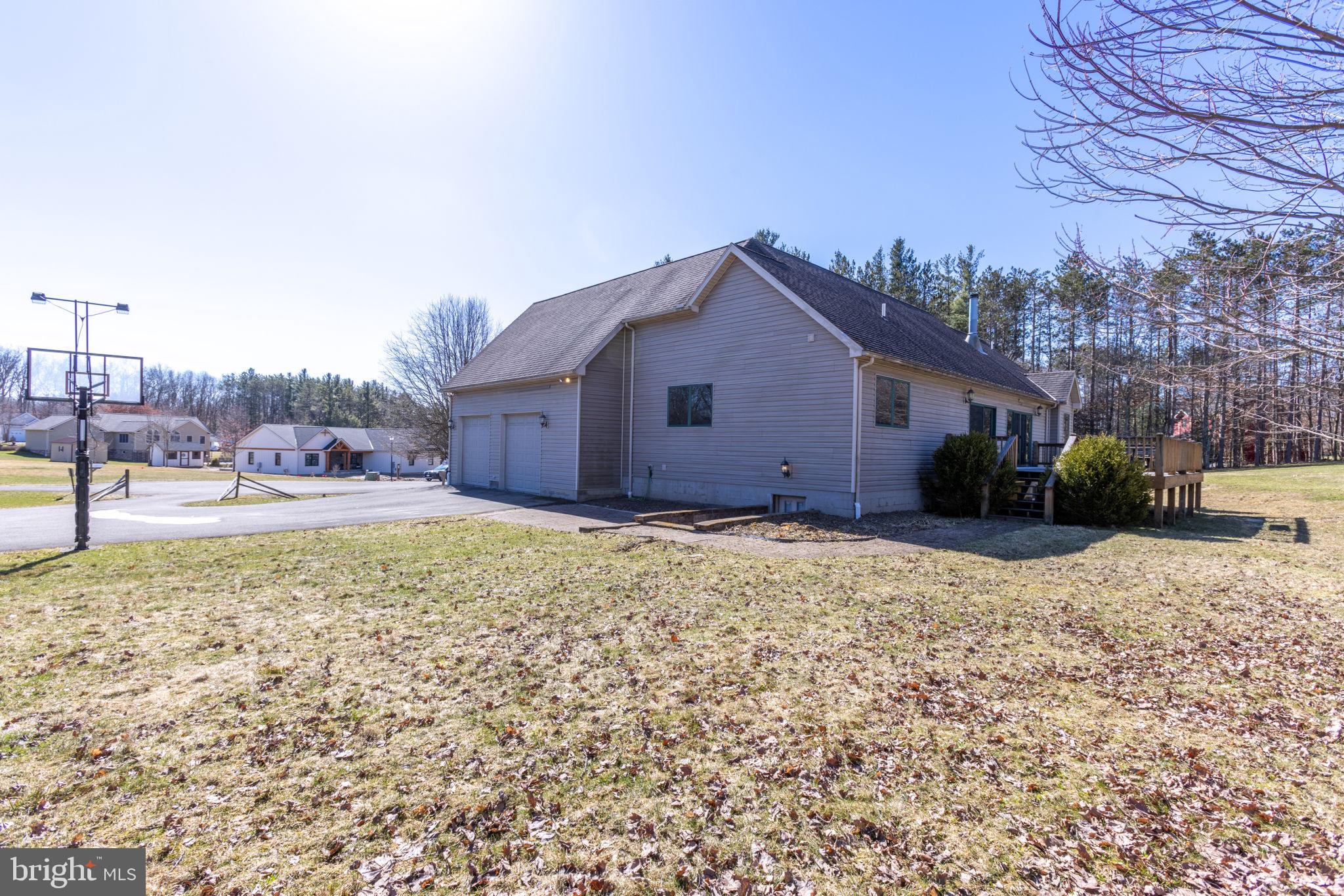 1012 HEMLOCK CIRCLE