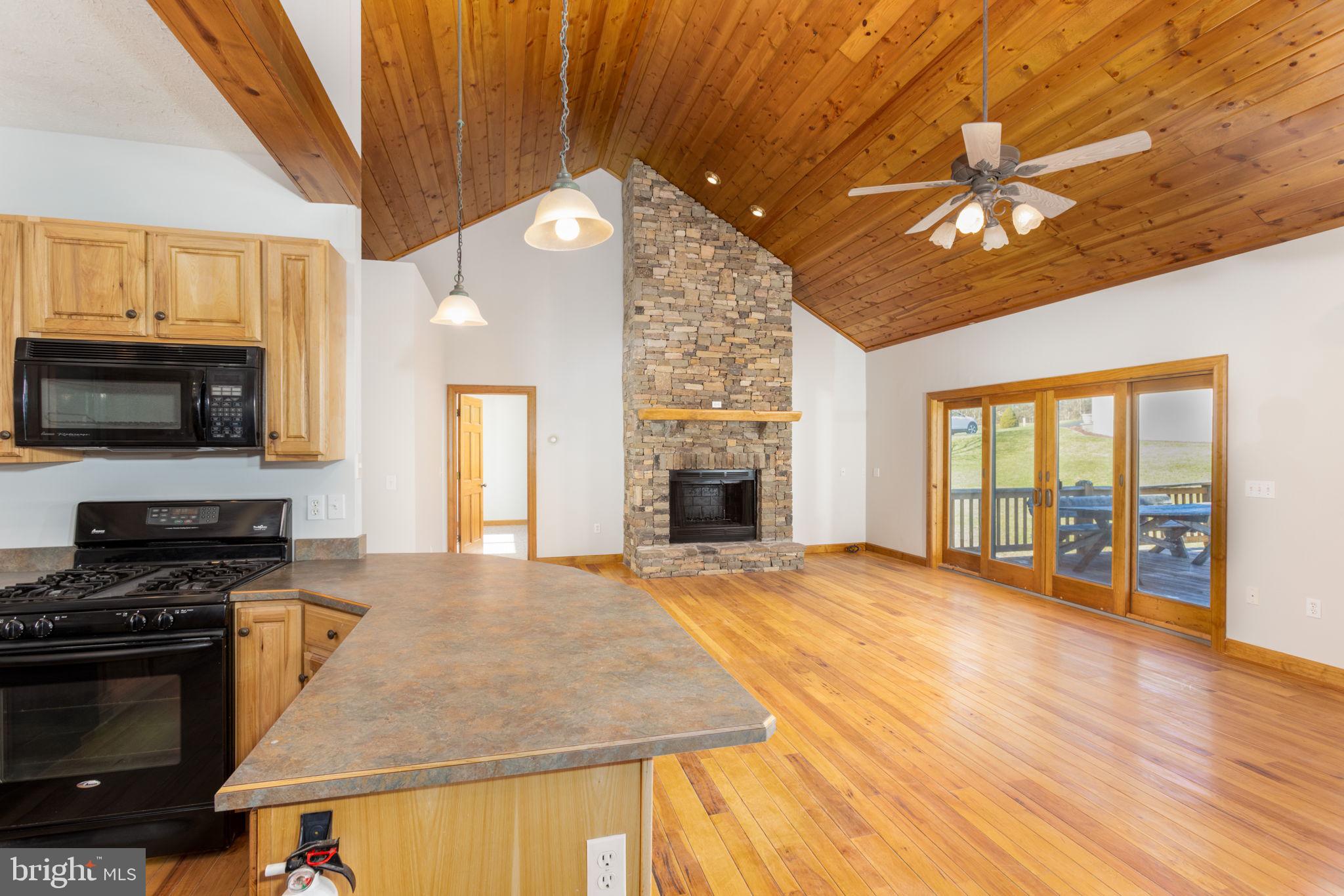 1012 HEMLOCK CIRCLE