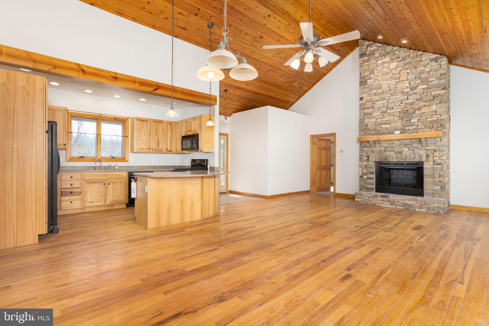 1012 HEMLOCK CIRCLE