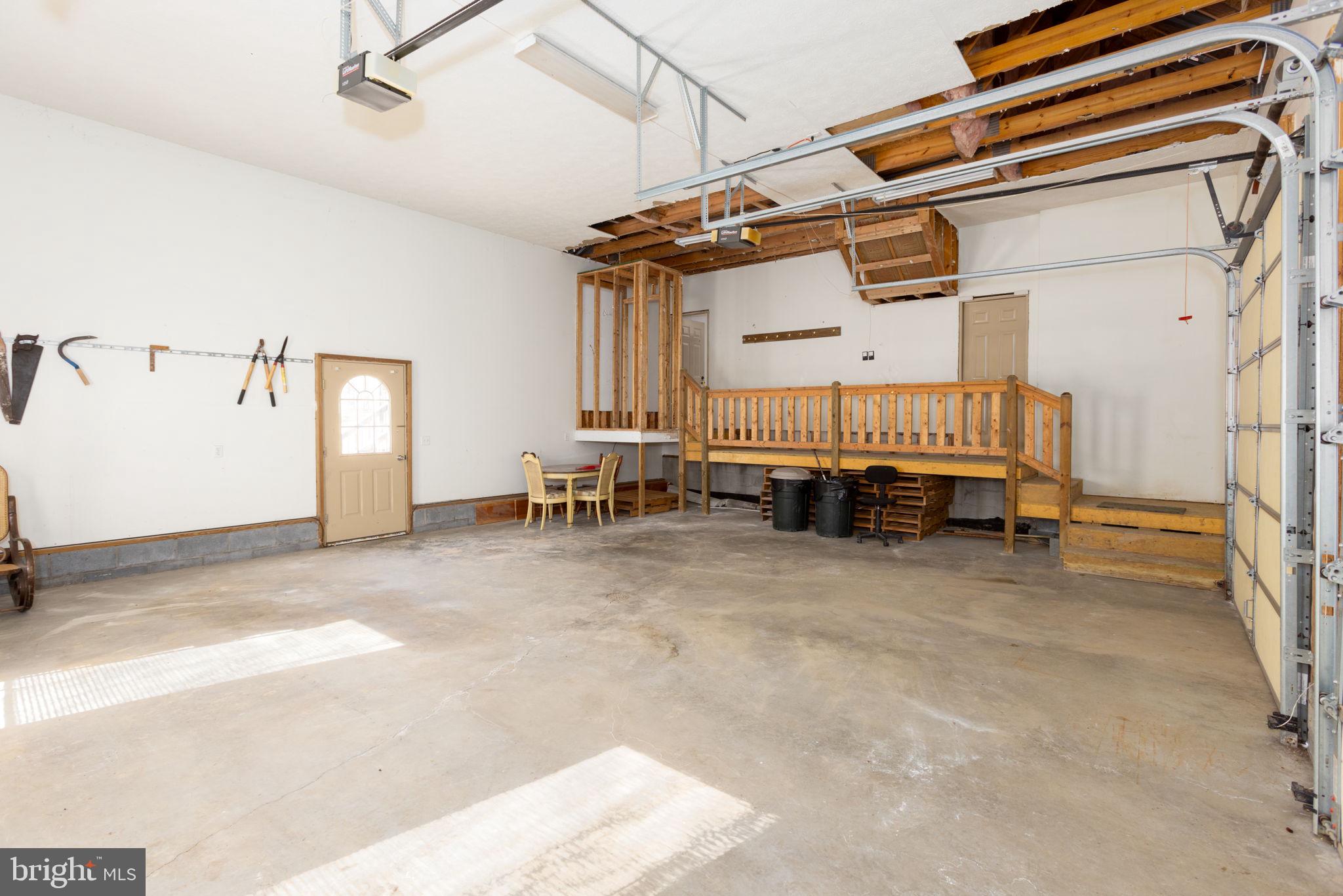 1012 HEMLOCK CIRCLE