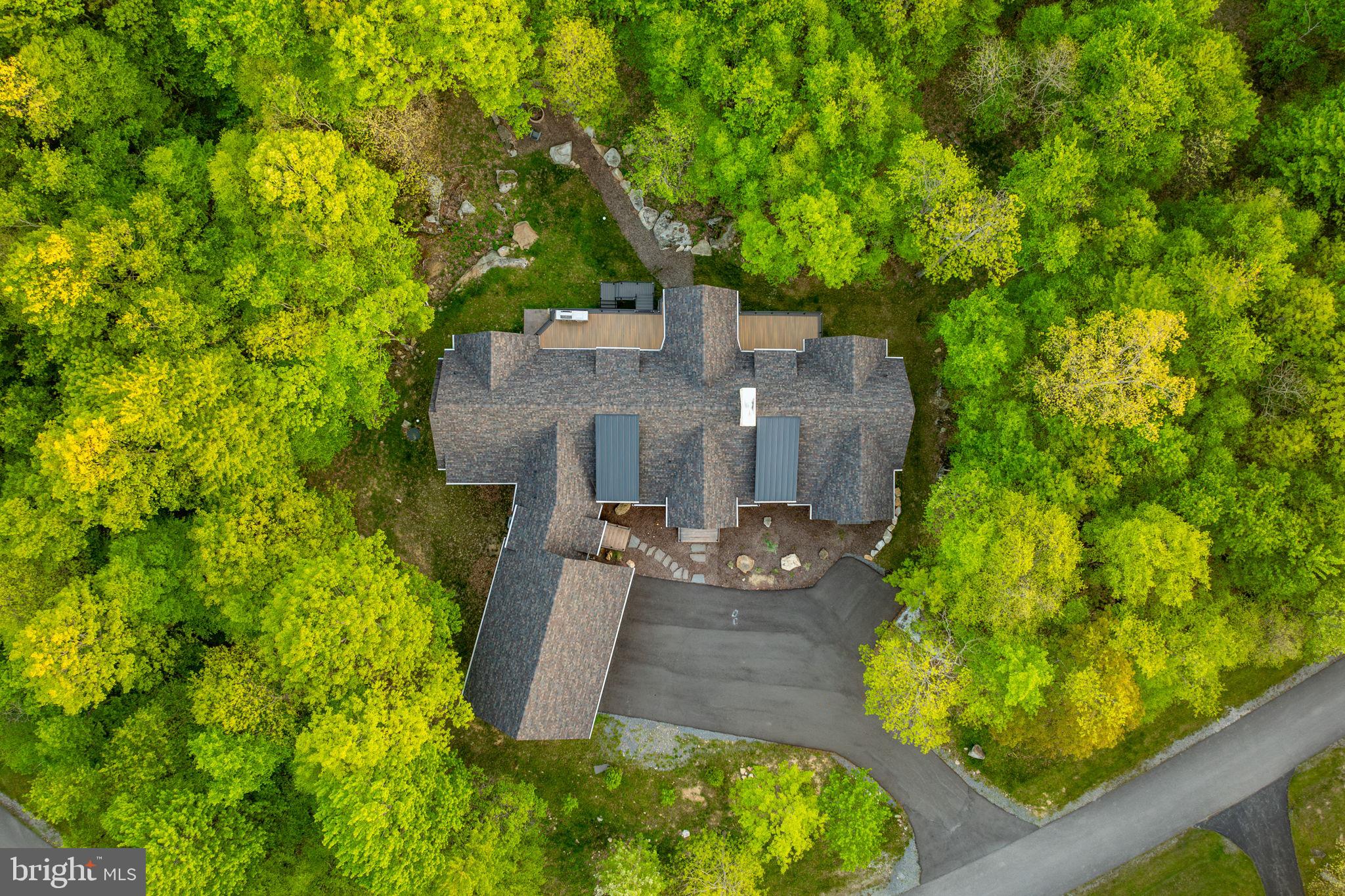 422 MOUNTAINTOP ROAD