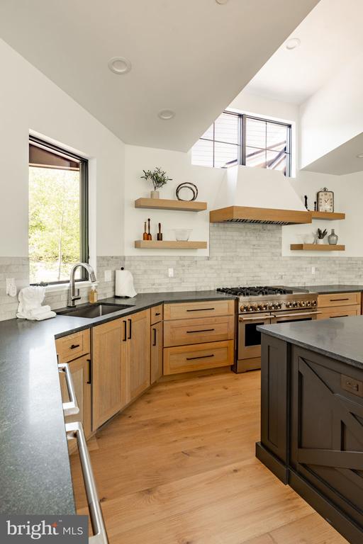 422 MOUNTAINTOP ROAD