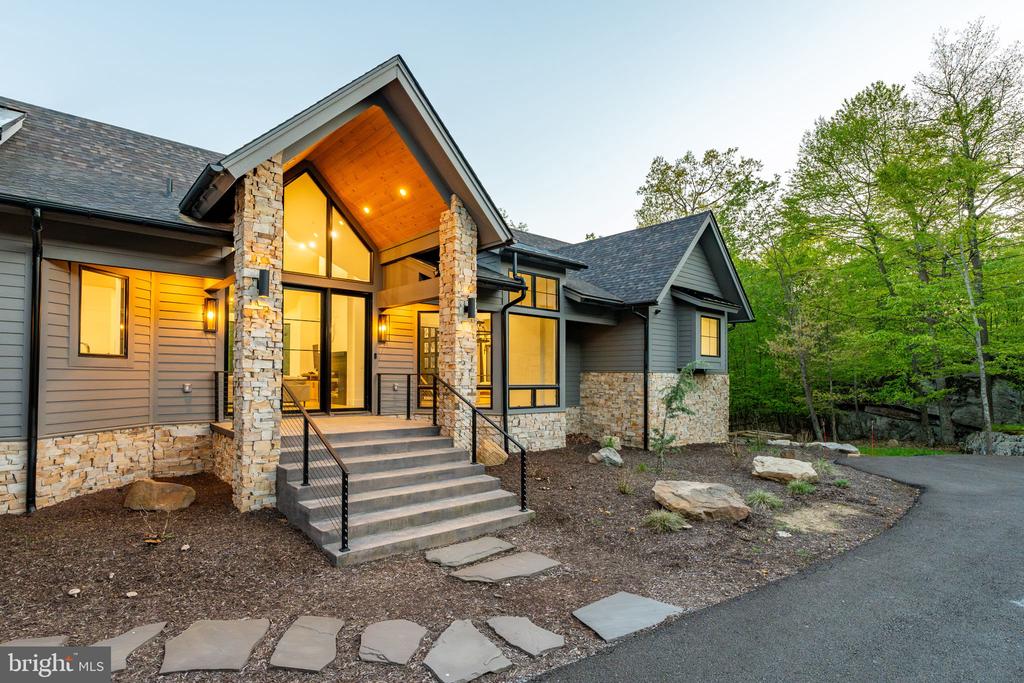422 MOUNTAINTOP ROAD