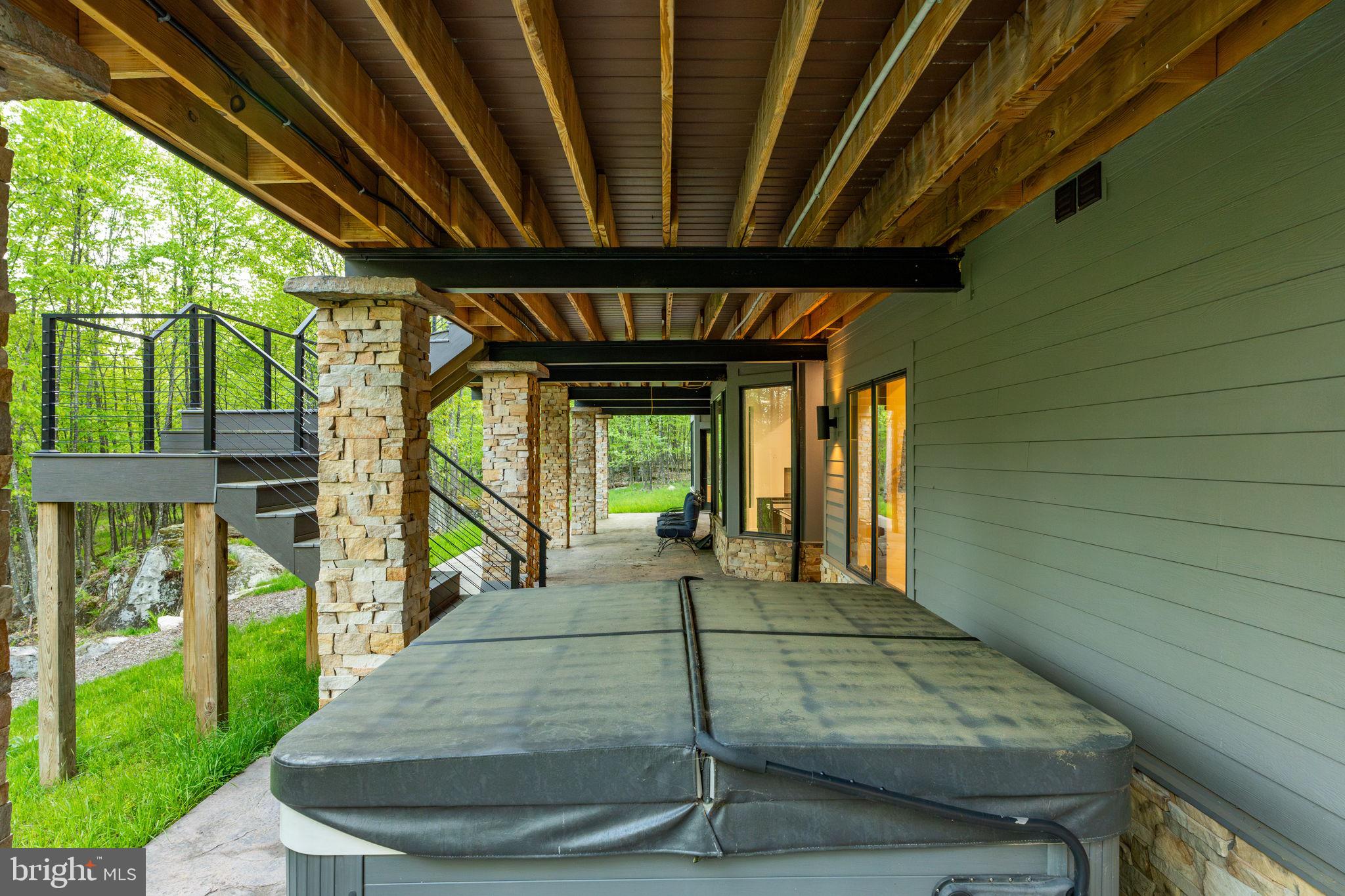 422 MOUNTAINTOP ROAD