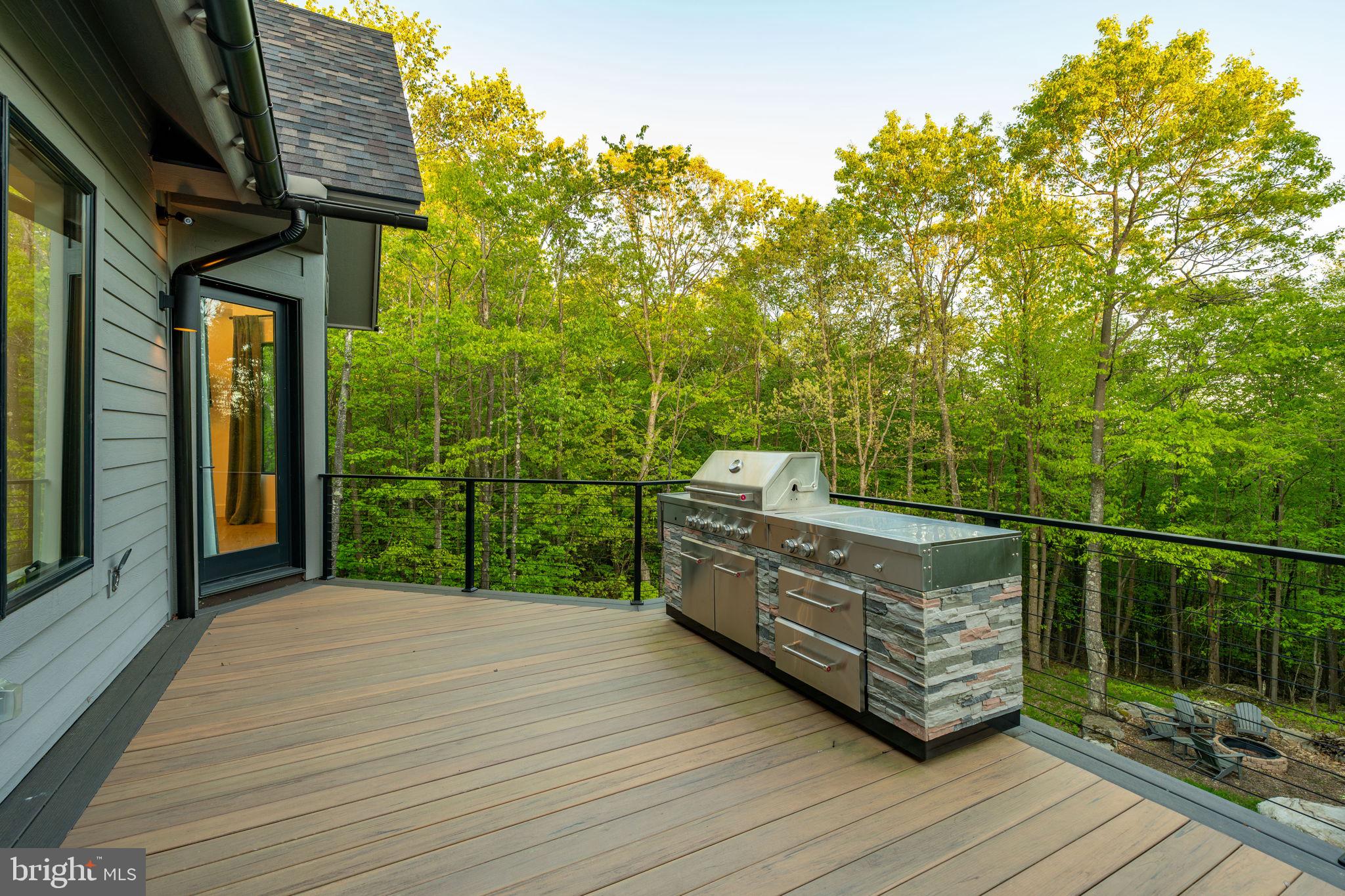 422 MOUNTAINTOP ROAD