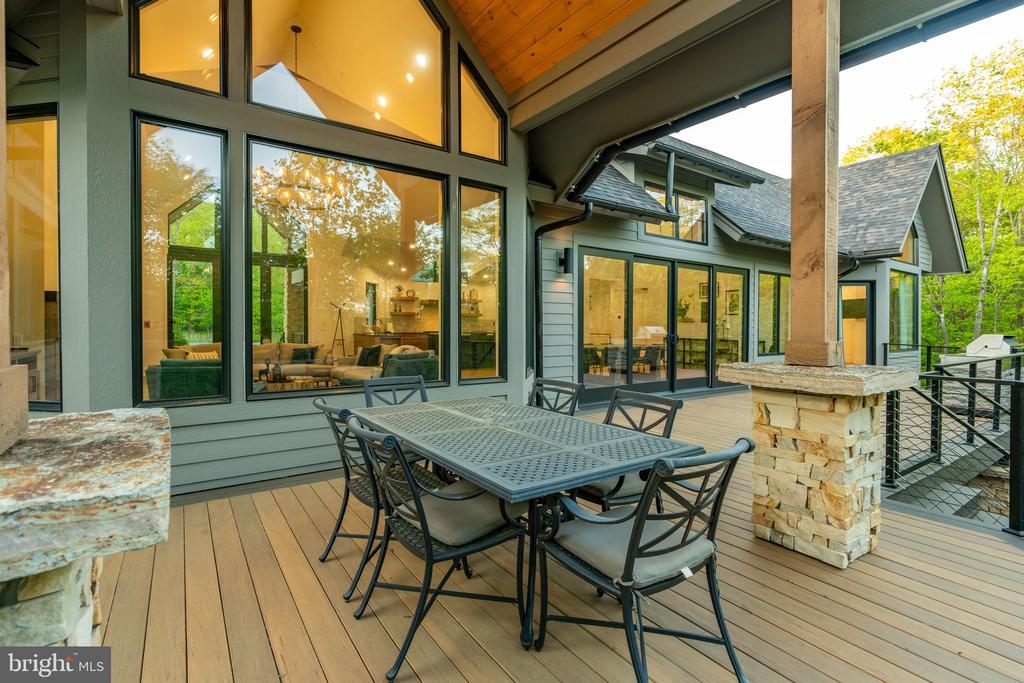 422 MOUNTAINTOP ROAD