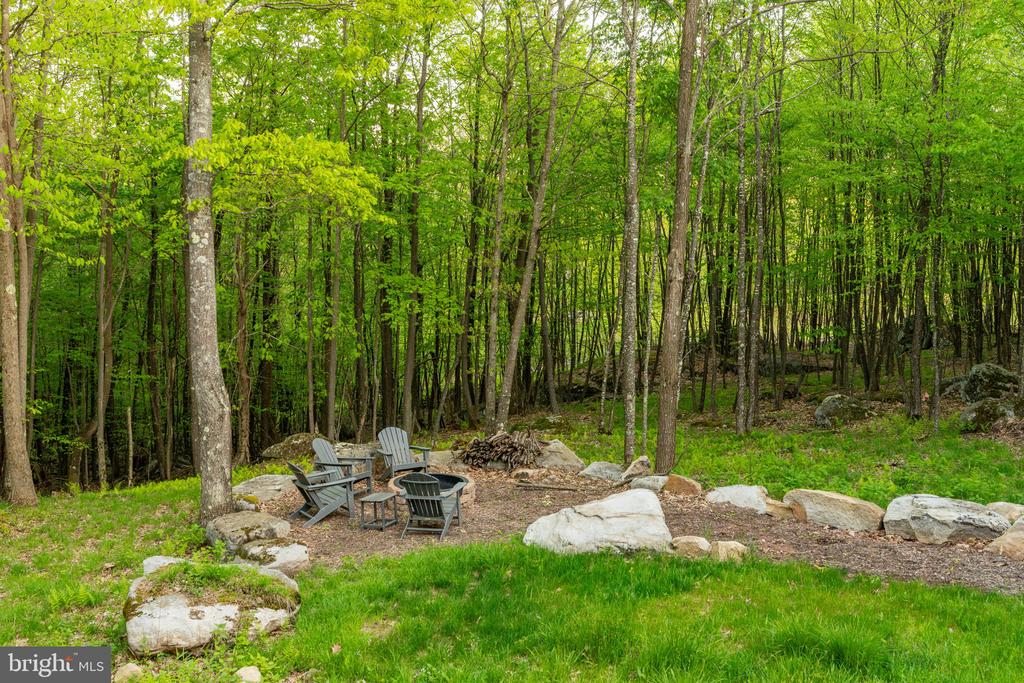 422 MOUNTAINTOP ROAD