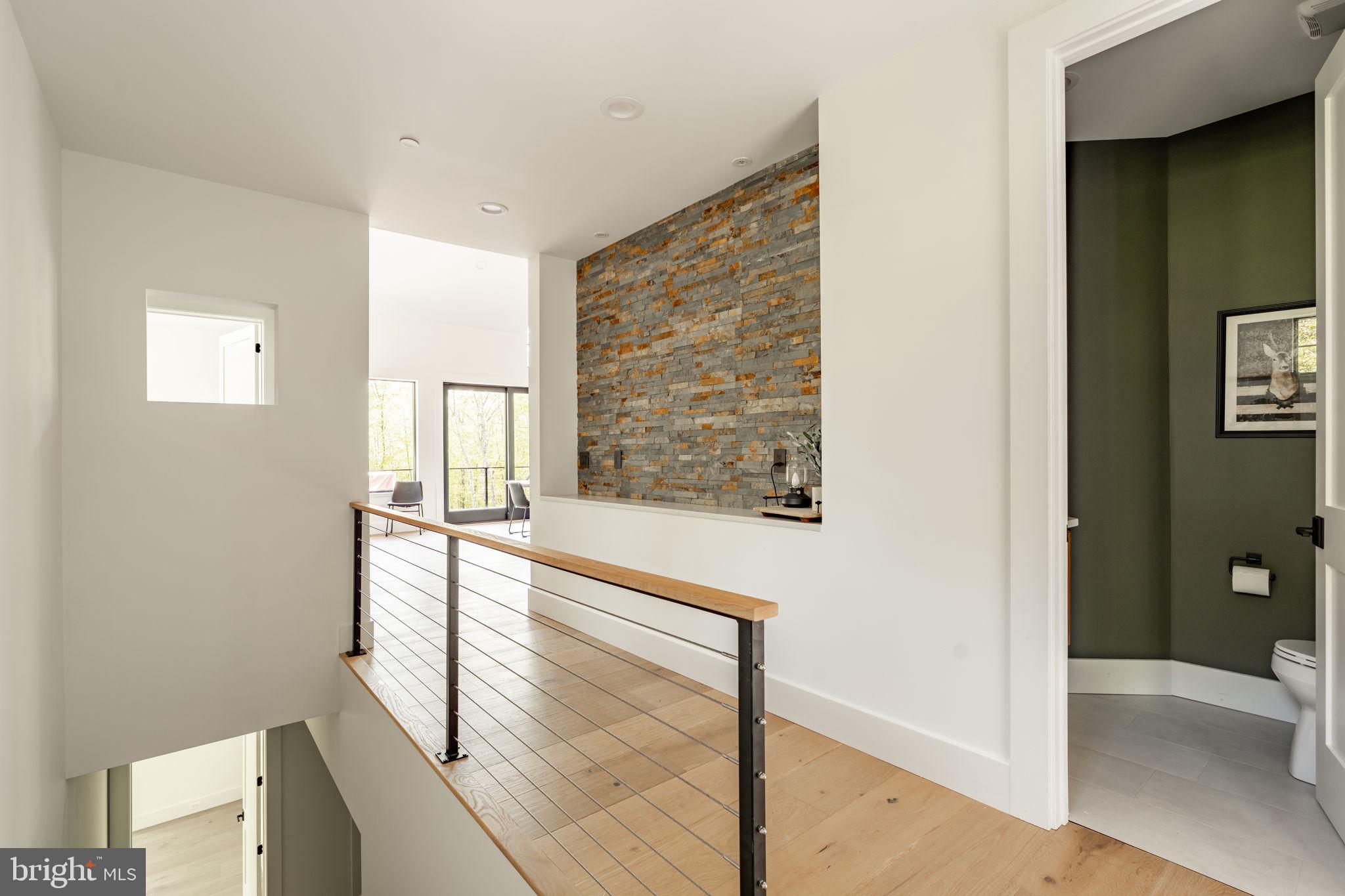 422 MOUNTAINTOP ROAD