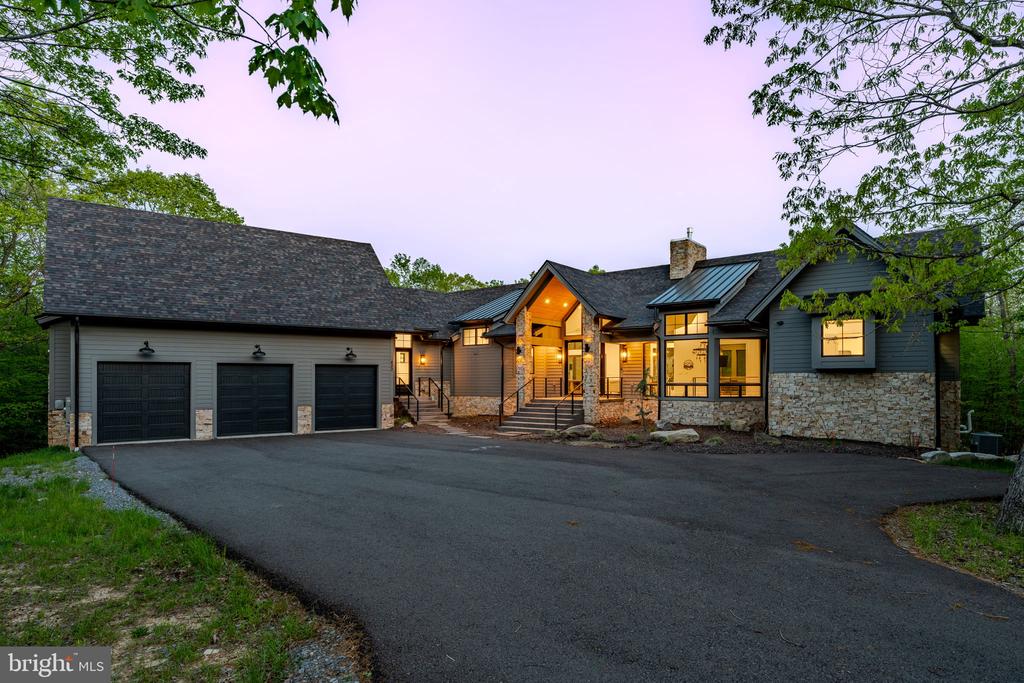 422 MOUNTAINTOP ROAD