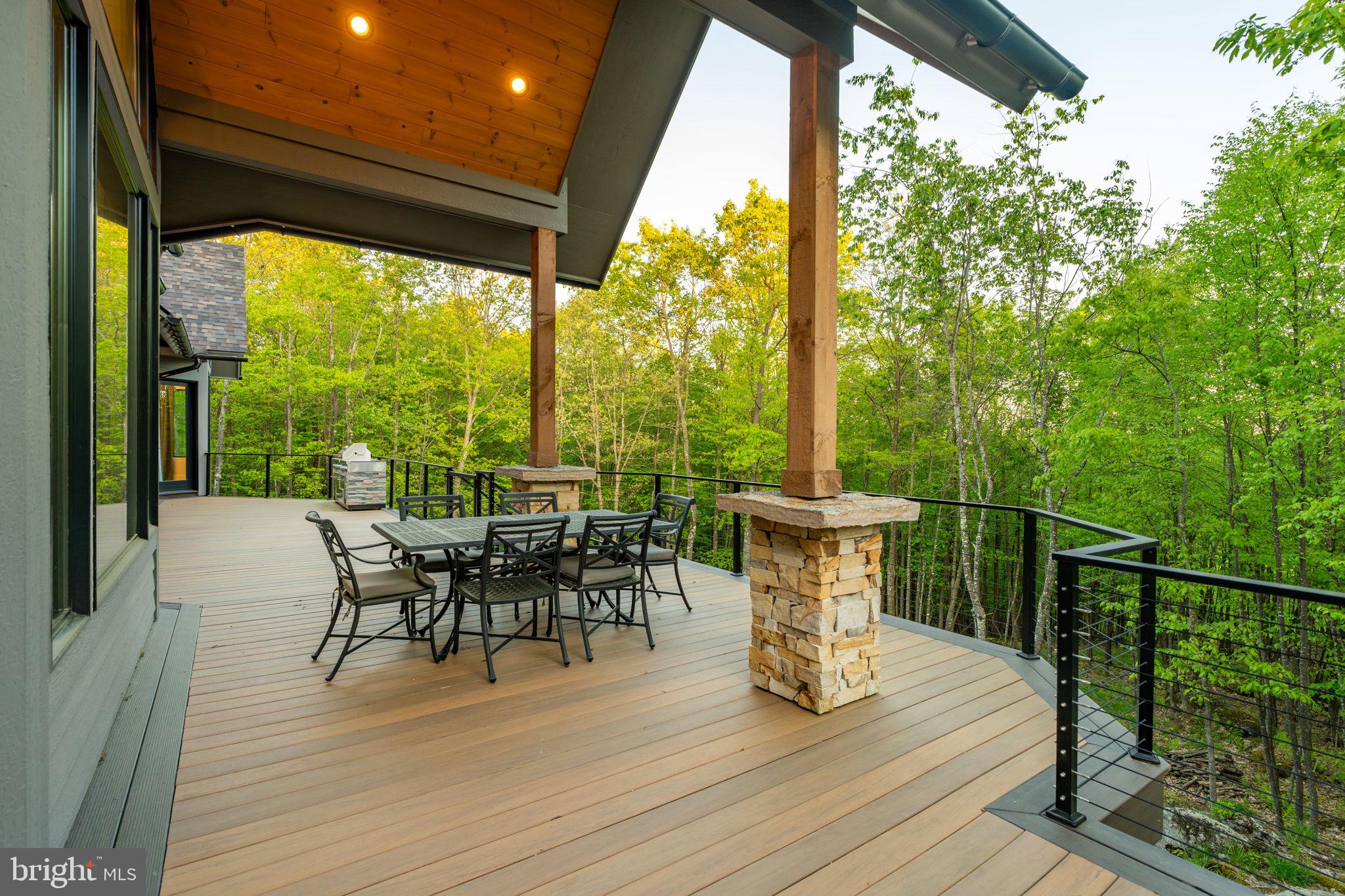 422 MOUNTAINTOP ROAD