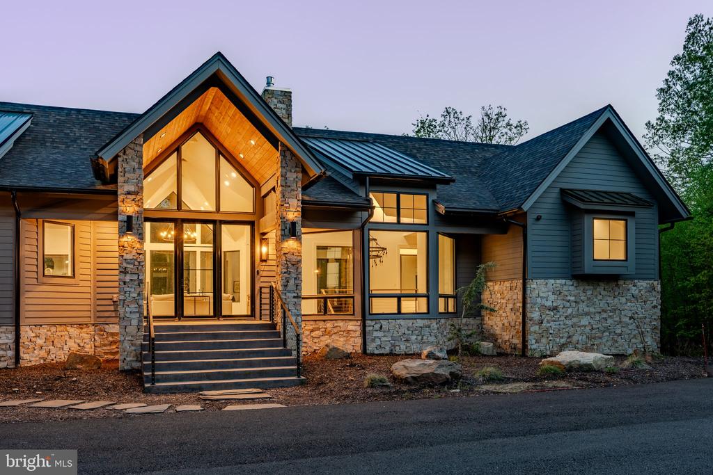 422 MOUNTAINTOP ROAD
