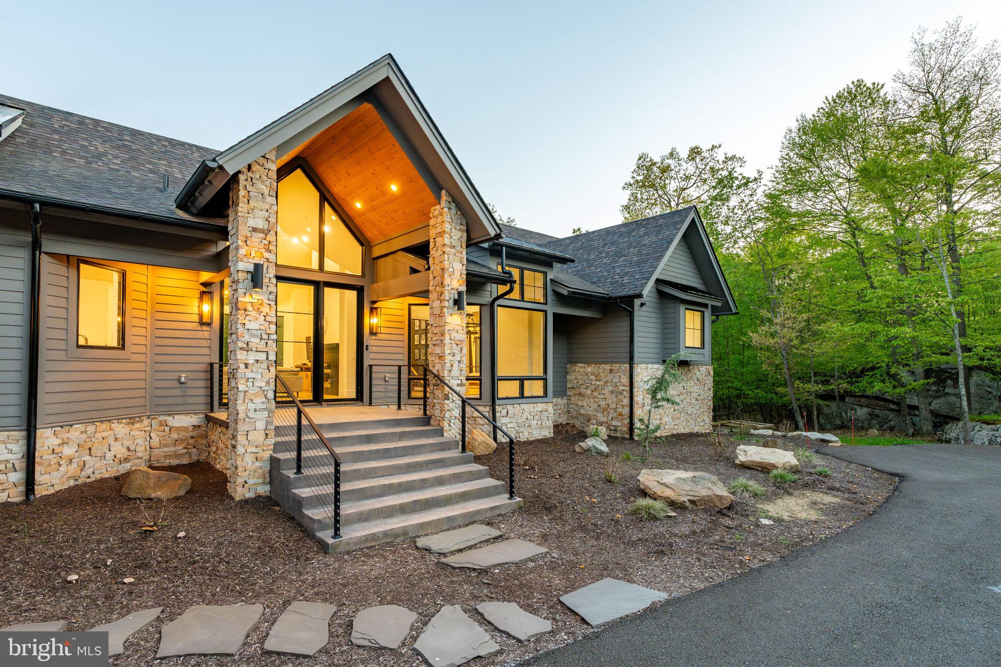 422 MOUNTAINTOP ROAD