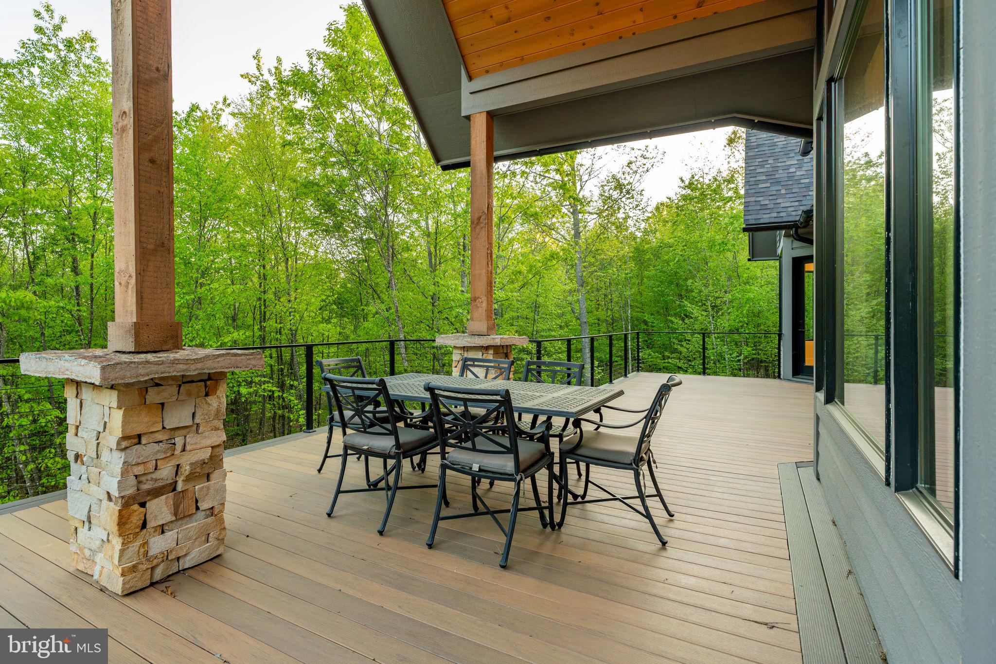 422 MOUNTAINTOP ROAD