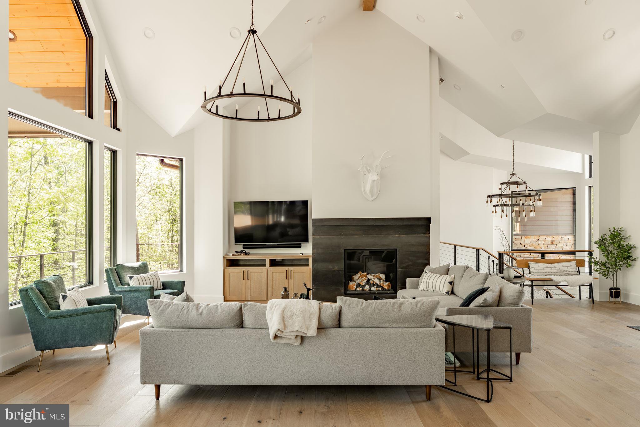 422 MOUNTAINTOP ROAD