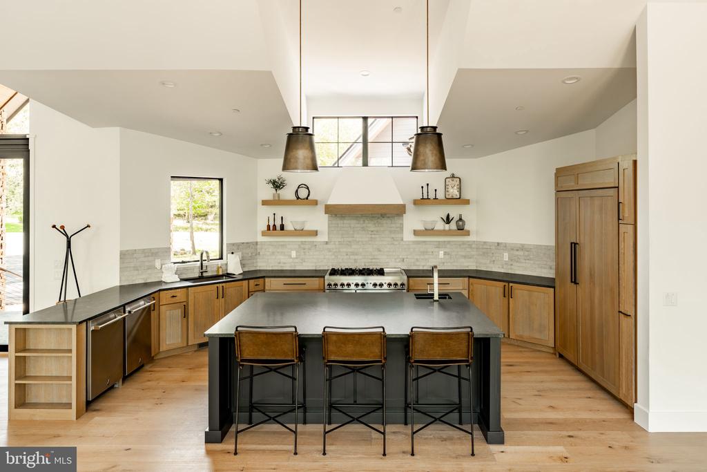 422 MOUNTAINTOP ROAD