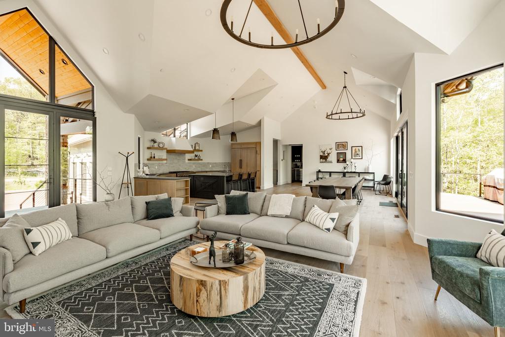 422 MOUNTAINTOP ROAD