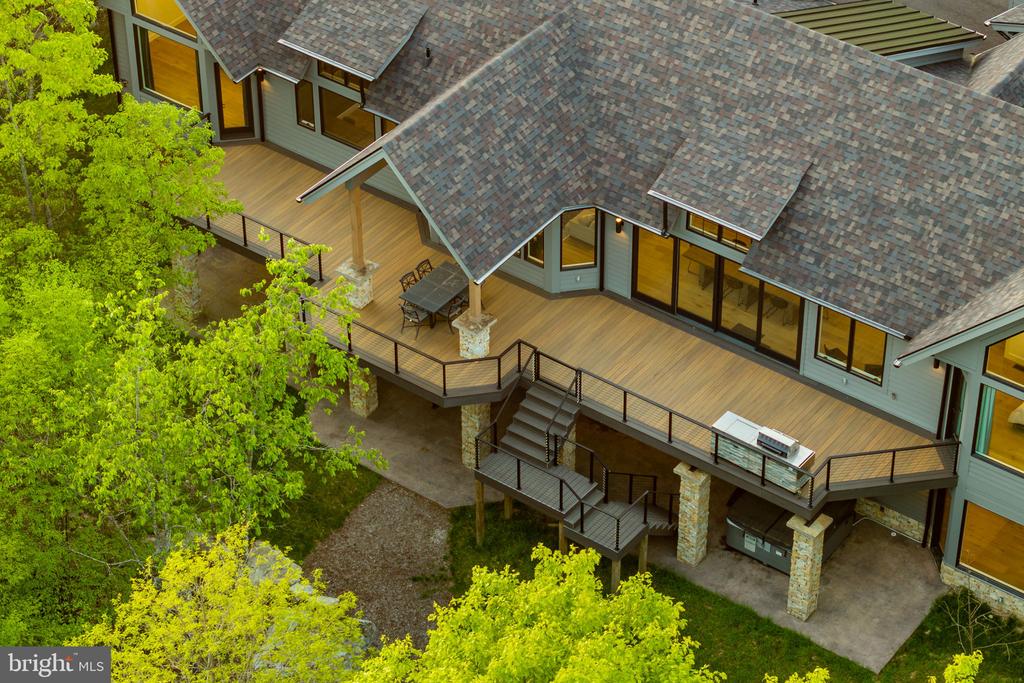 422 MOUNTAINTOP ROAD