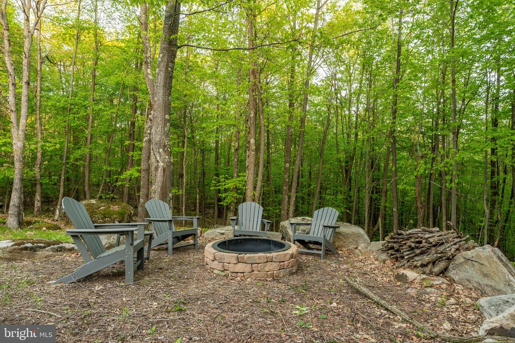 422 MOUNTAINTOP ROAD