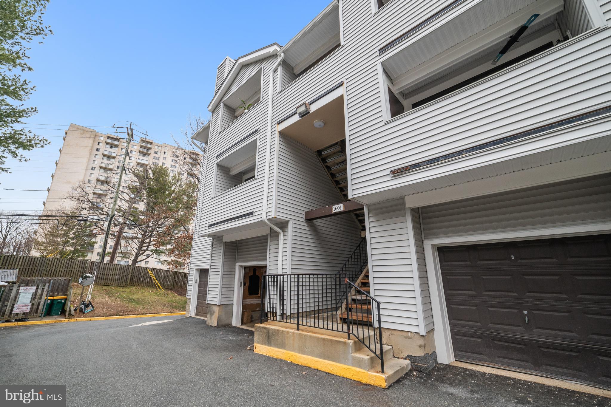 1601 CARRIAGE HOUSE TERRACE H