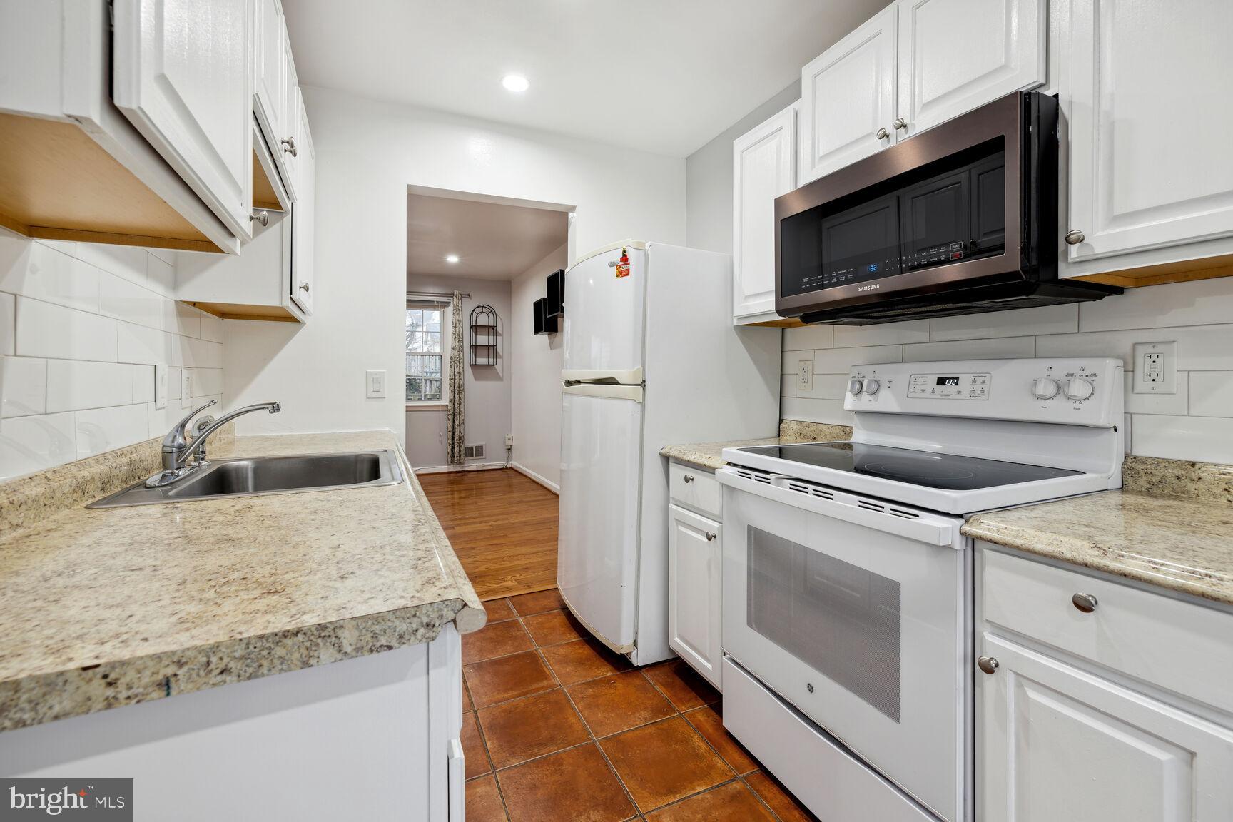 30 HIBISCUS COURT 14