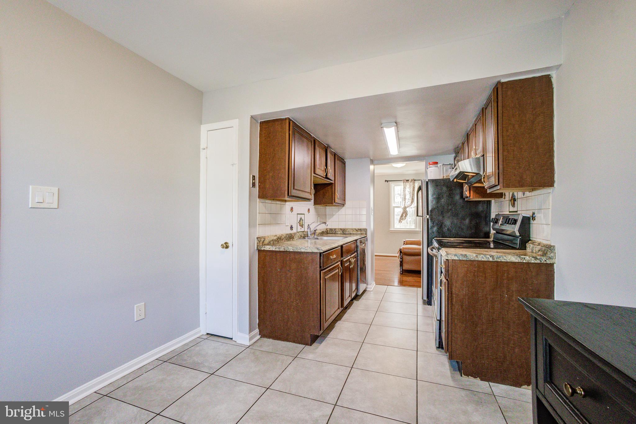 24 BLUE RIBBON COURT 5