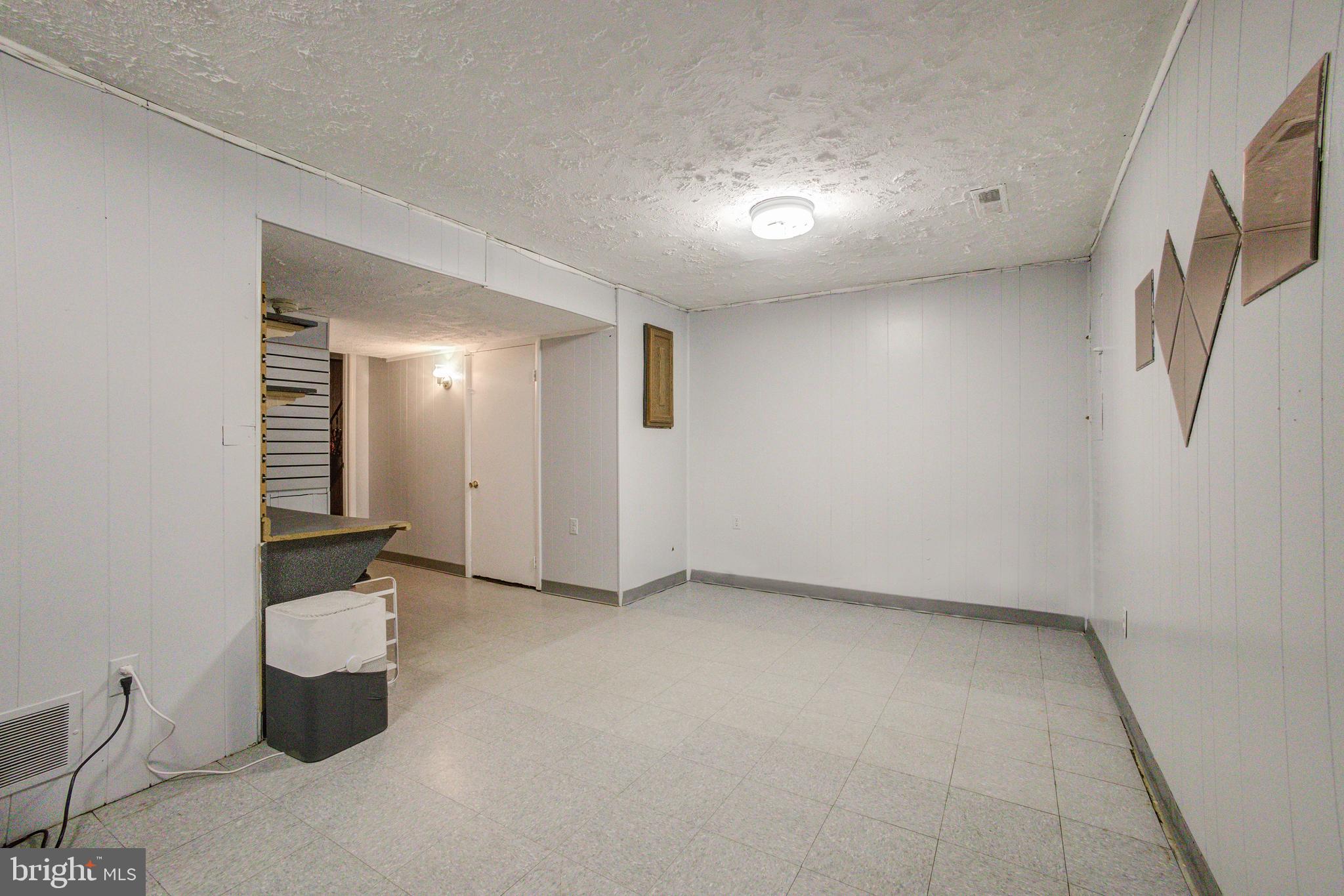 24 BLUE RIBBON COURT 5