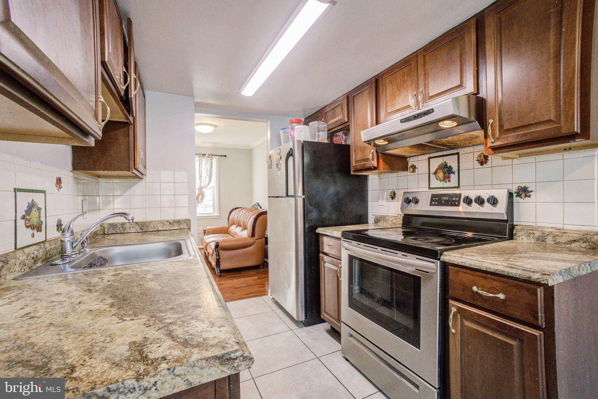 24 BLUE RIBBON COURT 5