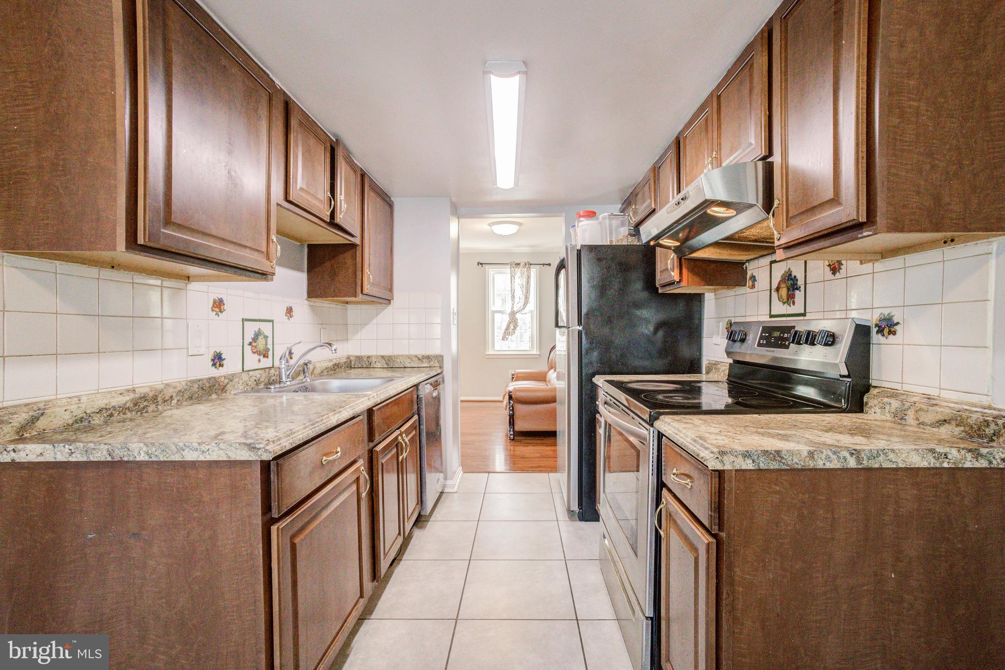 24 BLUE RIBBON COURT 5