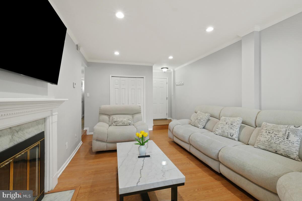 39 PICKERING COURT 02