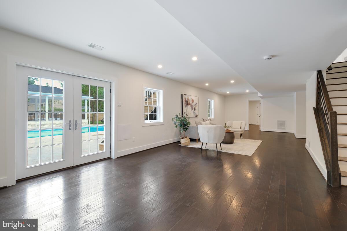 9816 GLENOLDEN DRIVE