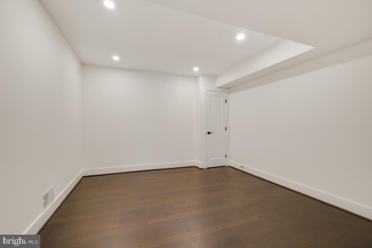 9816 GLENOLDEN DRIVE