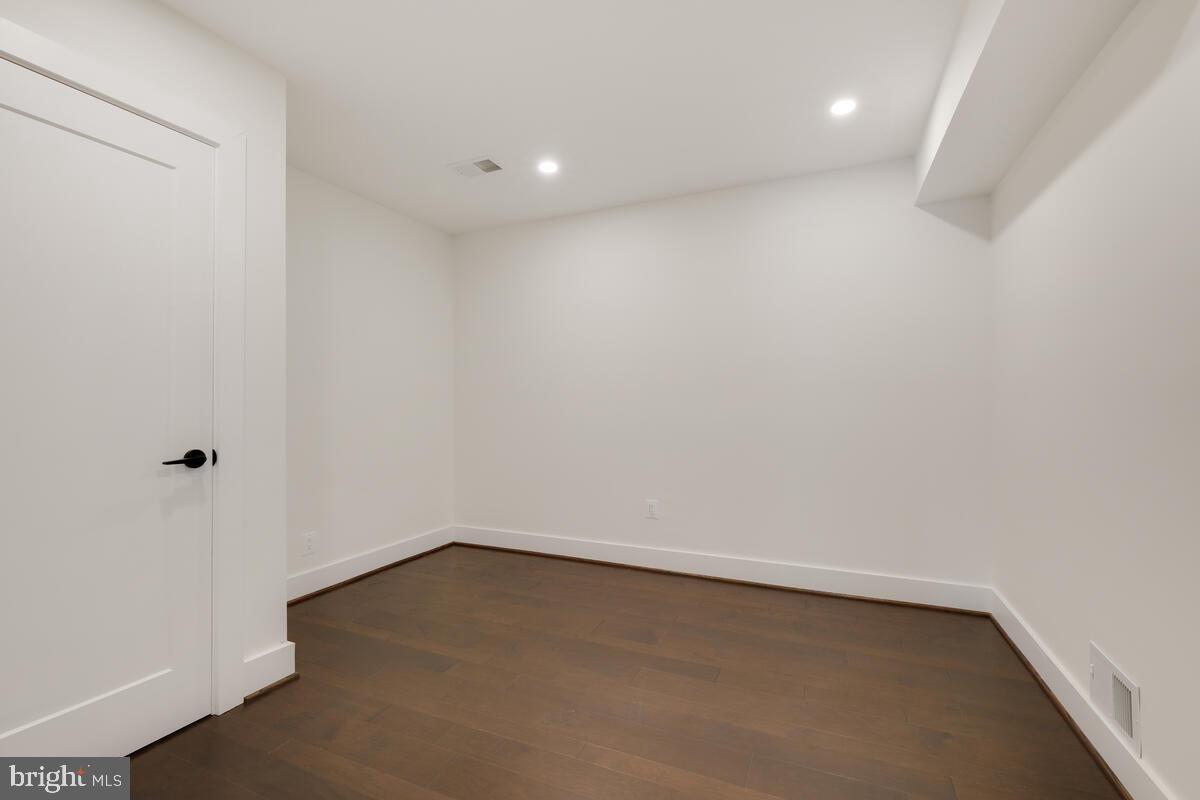 9816 GLENOLDEN DRIVE