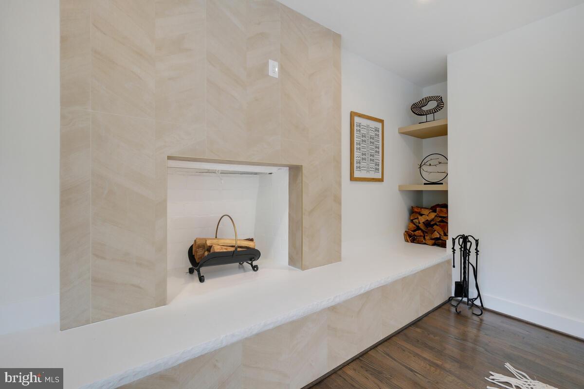 9816 GLENOLDEN DRIVE