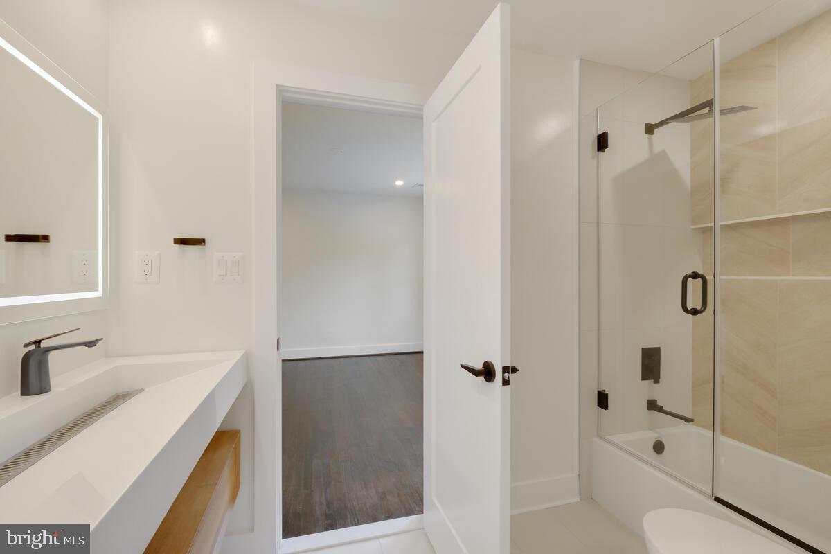 9816 GLENOLDEN DRIVE